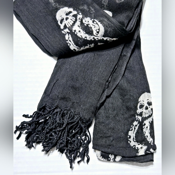 Universal Scarf - Wizarding World of Harry Potter - All Over Dark Mark - Picture 5 of 5